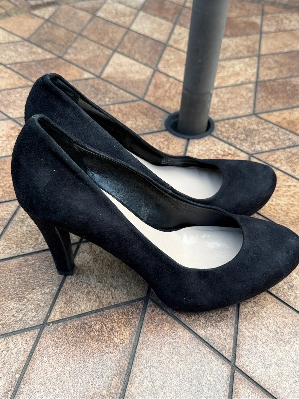 Franco Sarto Black Suede Classic Round-Toe Pumps